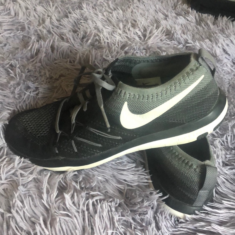 Nike focus flyknit sneaker